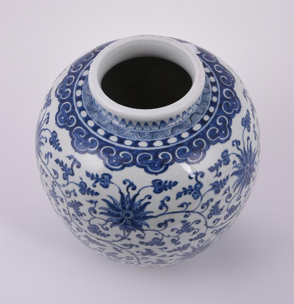 A Chinese blue and white jar - Image 2 of 3