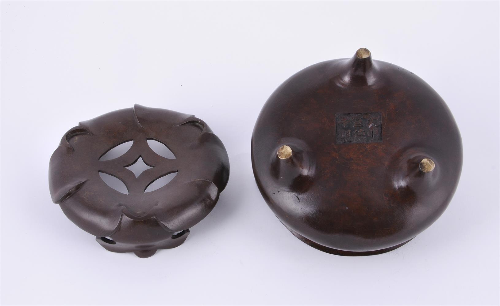 A large Chinese bronze circular incense burner and stand - Image 5 of 6