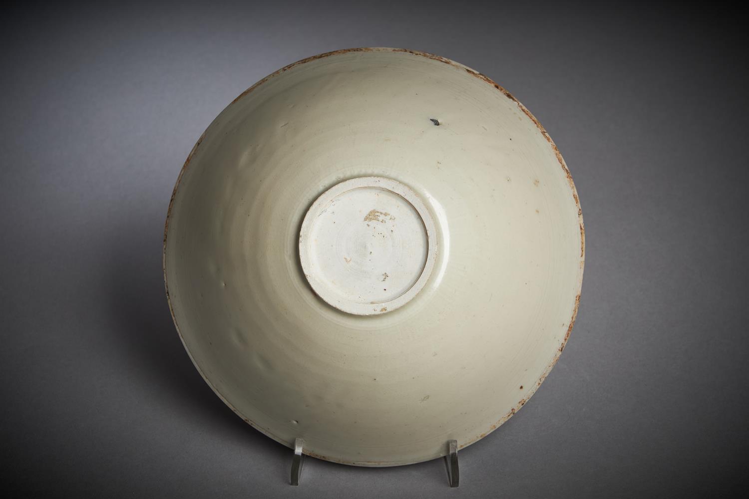 A Chinese moulded 'Ding' type bowl - Image 4 of 6