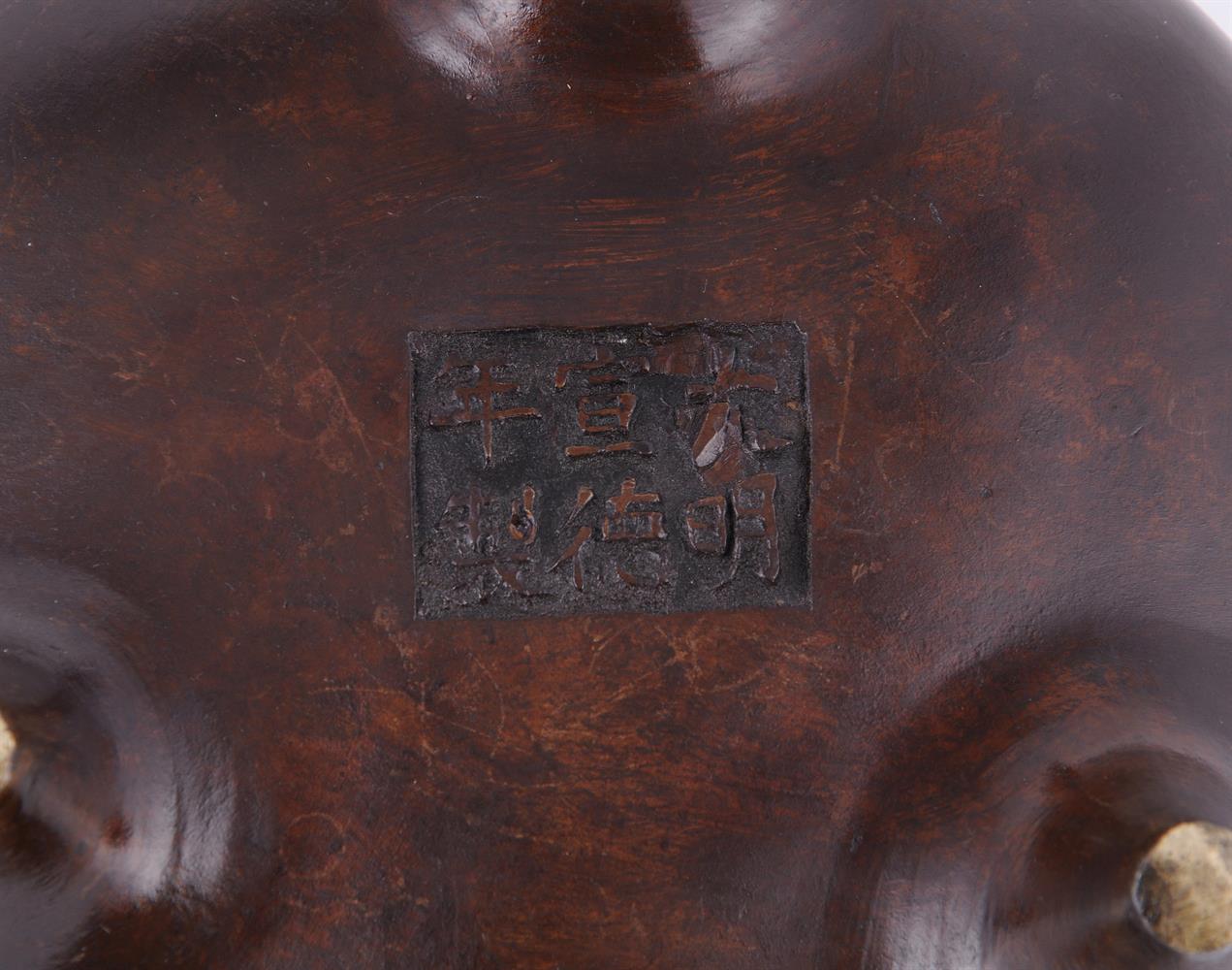 A large Chinese bronze circular incense burner and stand - Image 3 of 6