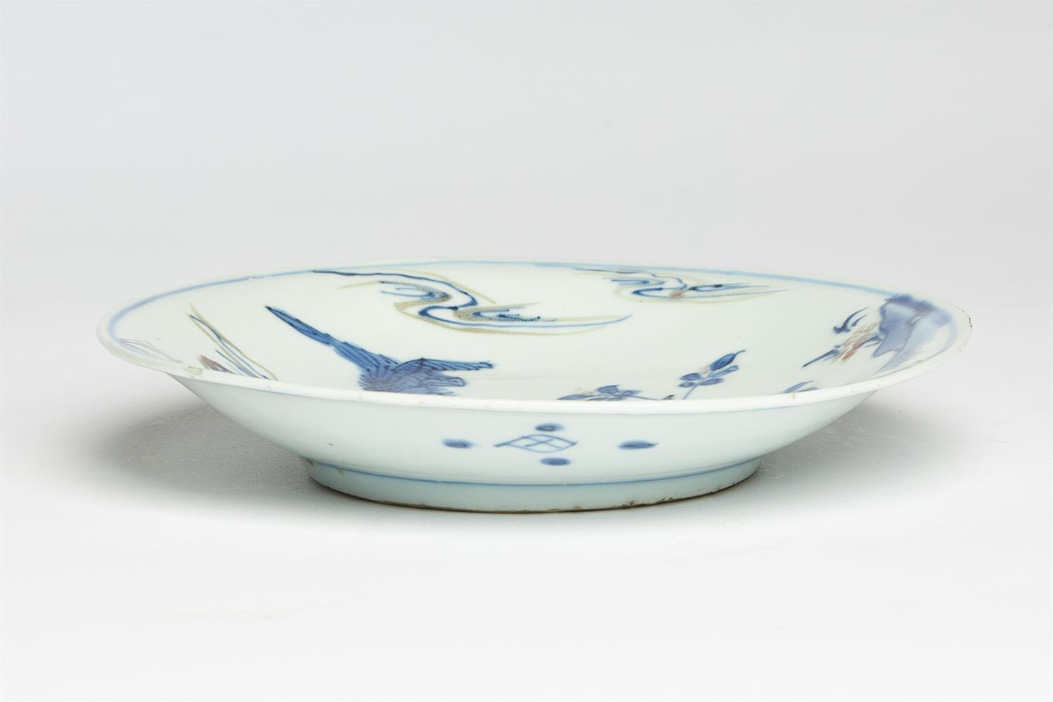 A blue and white and copper red Ko-Sometsuke saucer dish - Image 4 of 6