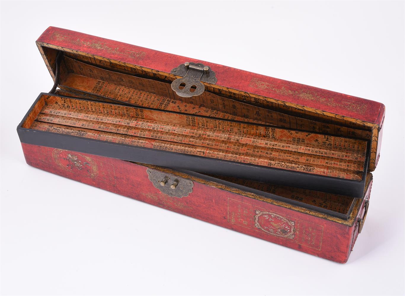 A Chinese red lacquered storage box - Image 3 of 6