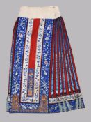An attractive Chinese wedding skirt
