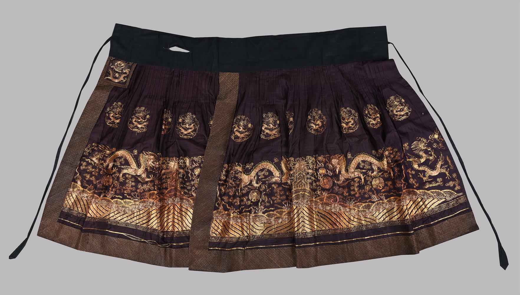 A fine Chinese Chaofu skirt - Image 2 of 3