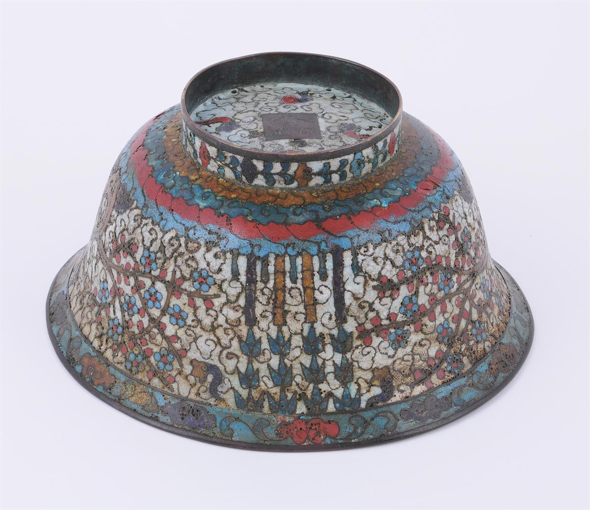 A Chinese cloisonné bowl - Image 5 of 5