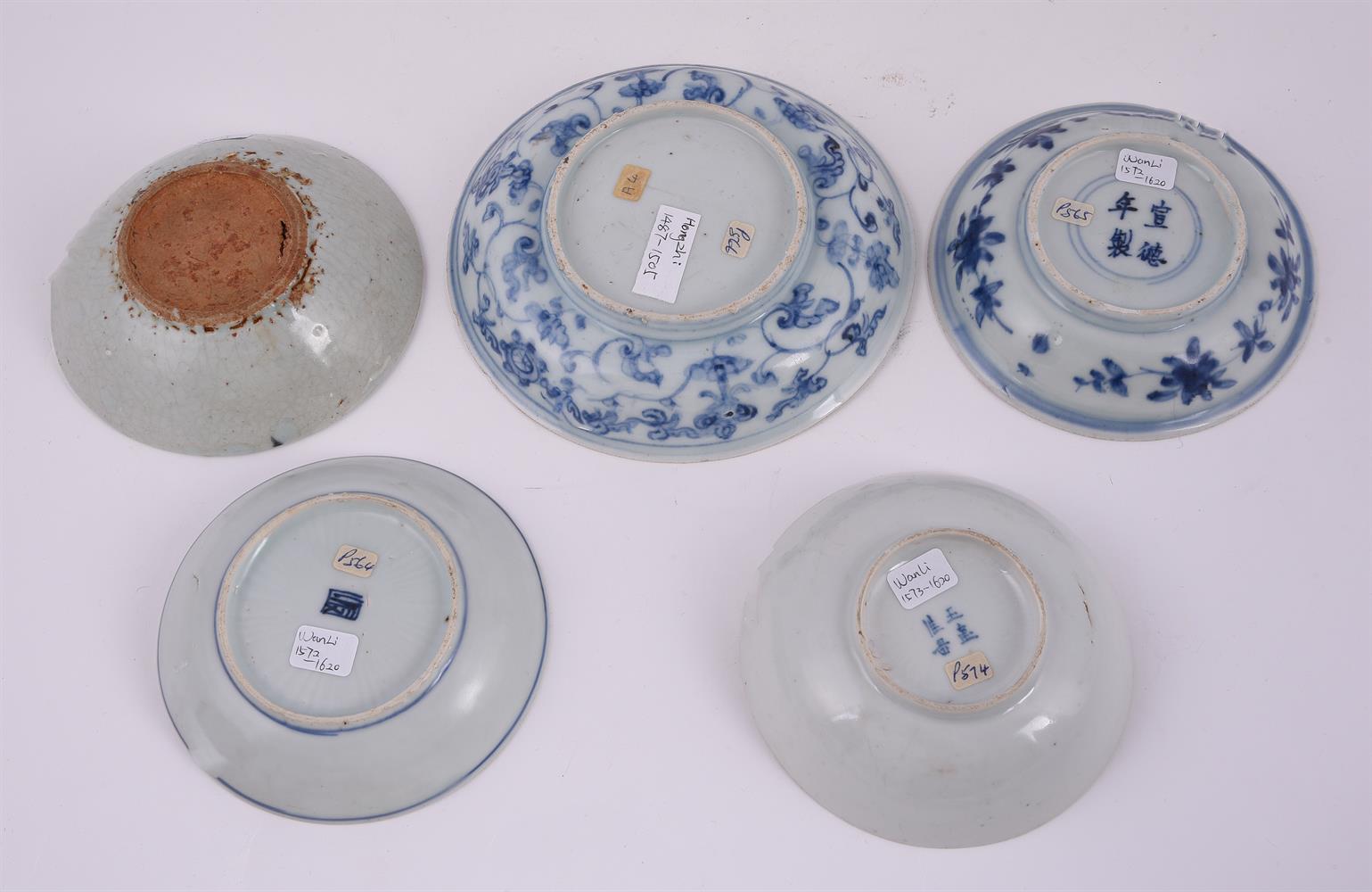 Five Chinese Ming blue and white dishes - Image 2 of 2