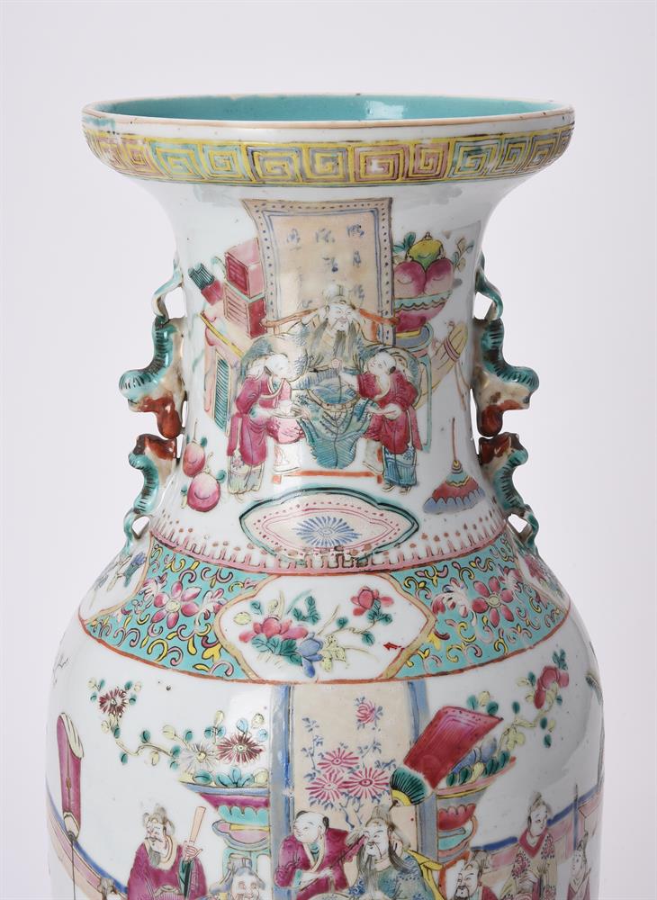 A Cantonese famille rose vase - Image 5 of 6