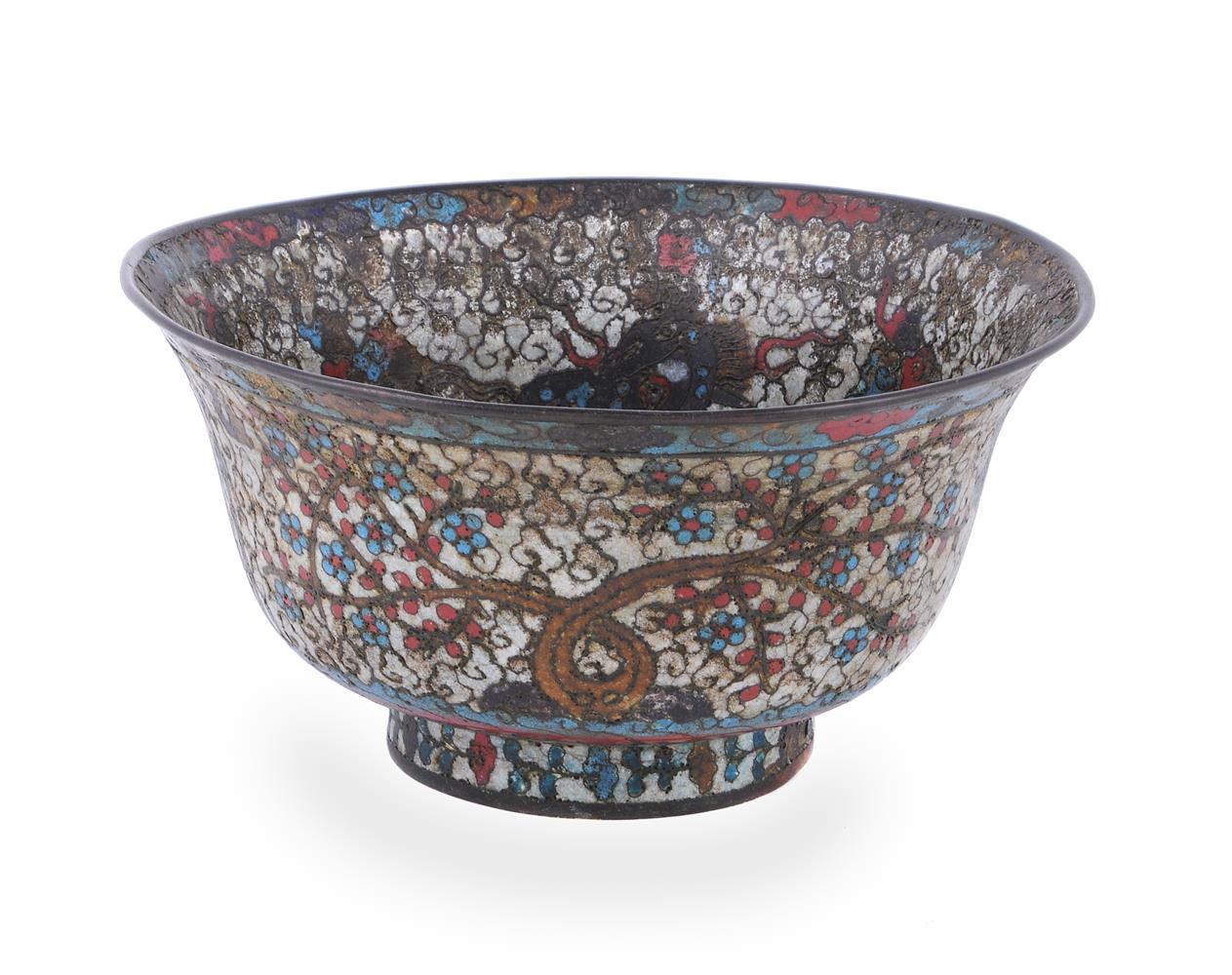 A Chinese cloisonné bowl - Image 3 of 5