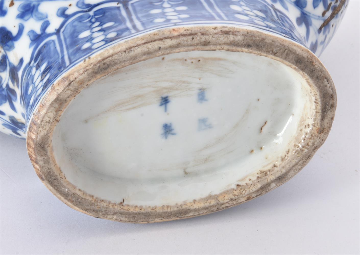 A Chinese blue and white Moonflask - Image 2 of 2