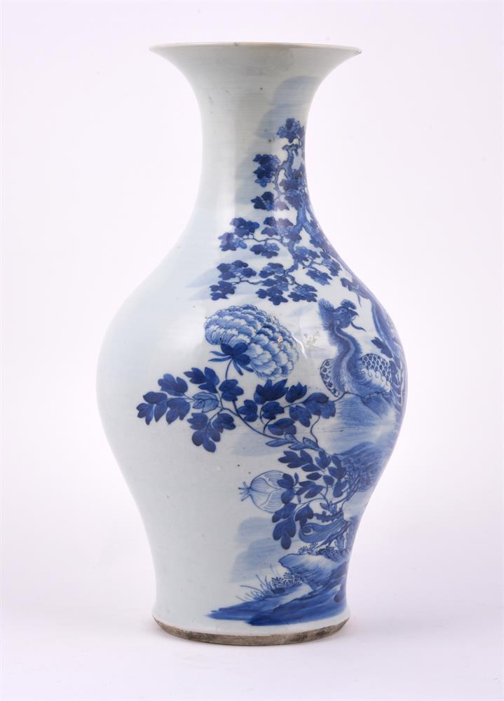 A Chinese blue and white 'Pheonix' vase - Image 2 of 5