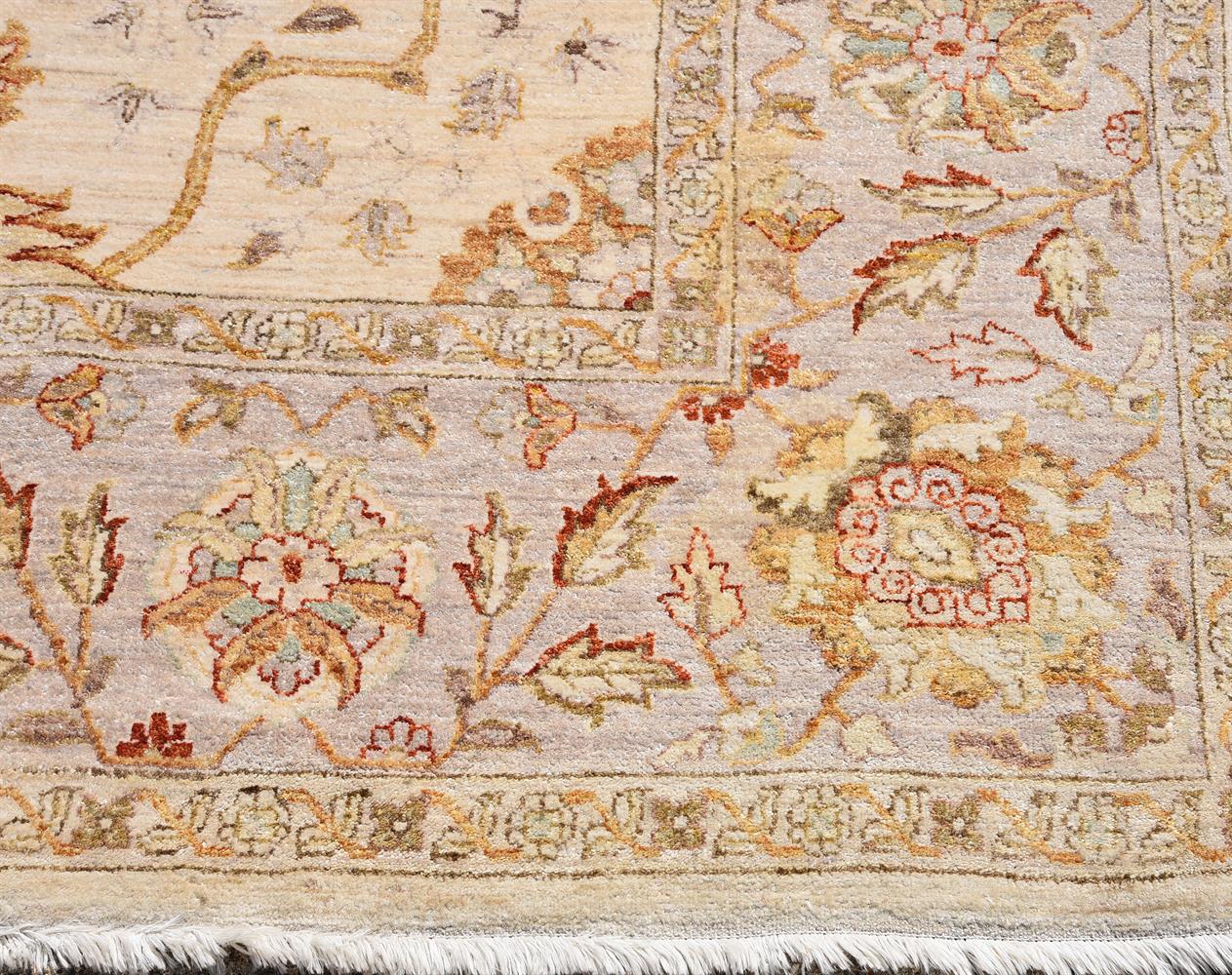 A carpet in Amritsar style - Image 4 of 4