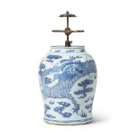 A LARGE CHINESE BLUE AND WHITE 'DRAGON' VASEQING DYNASTY