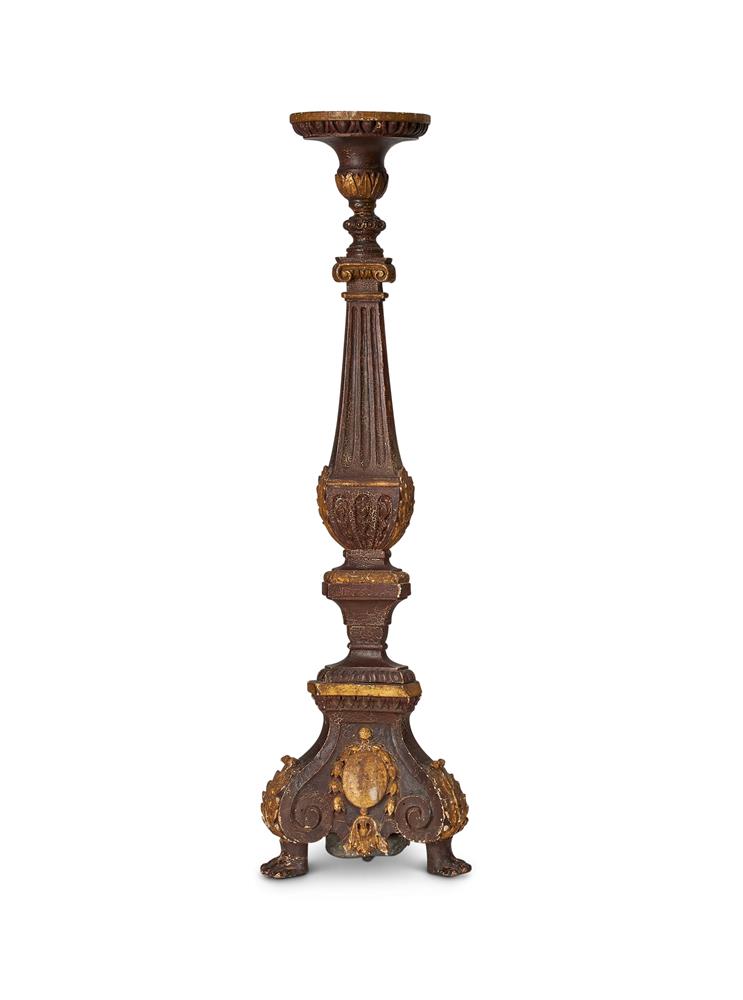 A FLORENTINE STYLE GILTWOOD TORCHERE