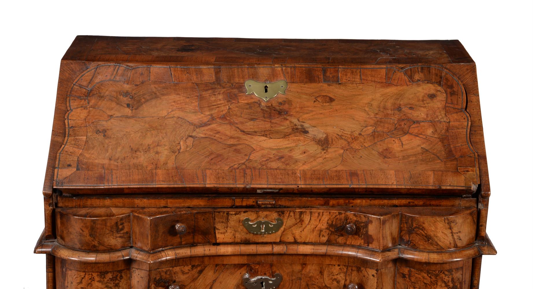 A NEAR PAIR OF SOUTH GERMAN FIGURED WALNUT AND CROSSBANDED BUREAUX, MID 18TH CENTURY - Image 3 of 8