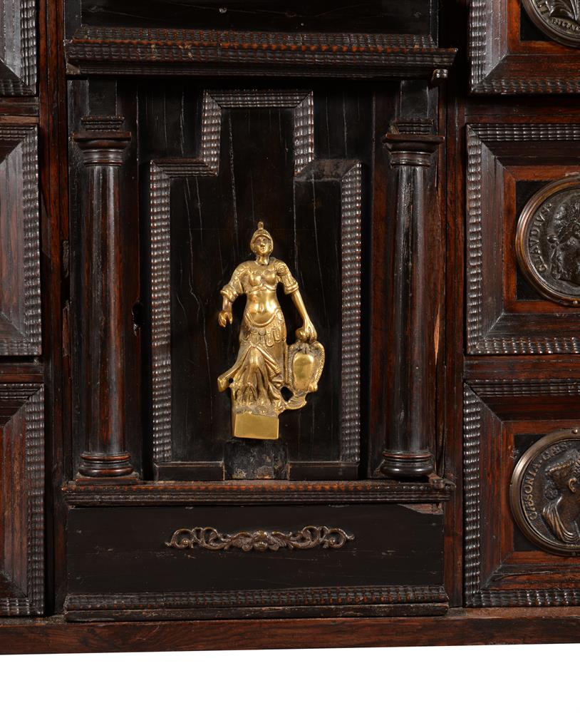 AN ITALIAN WALNUT AND EBONISED 'MEDAL CABINET', LATE 17TH/EARLY 18TH CENTURY - Image 4 of 6