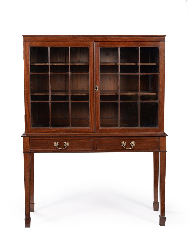 A GEORGE III MAHOGANY DISPLAY CABINET, CIRCA 1765 - Image 2 of 5