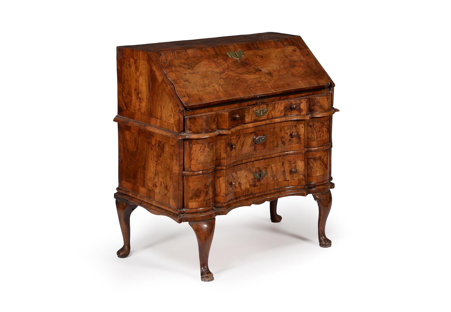 A NEAR PAIR OF SOUTH GERMAN FIGURED WALNUT AND CROSSBANDED BUREAUX, MID 18TH CENTURY - Image 2 of 8