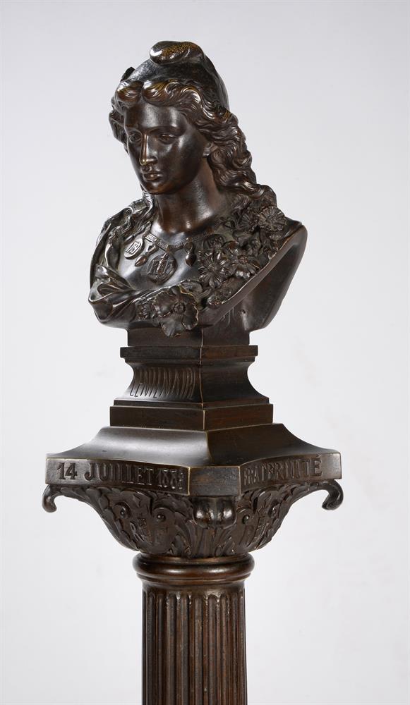 A FRENCH BRONZE DEPICTING 'COLONNE DE LA RÉPUBLIQUE', LATE 19TH CENTURY - Image 3 of 12