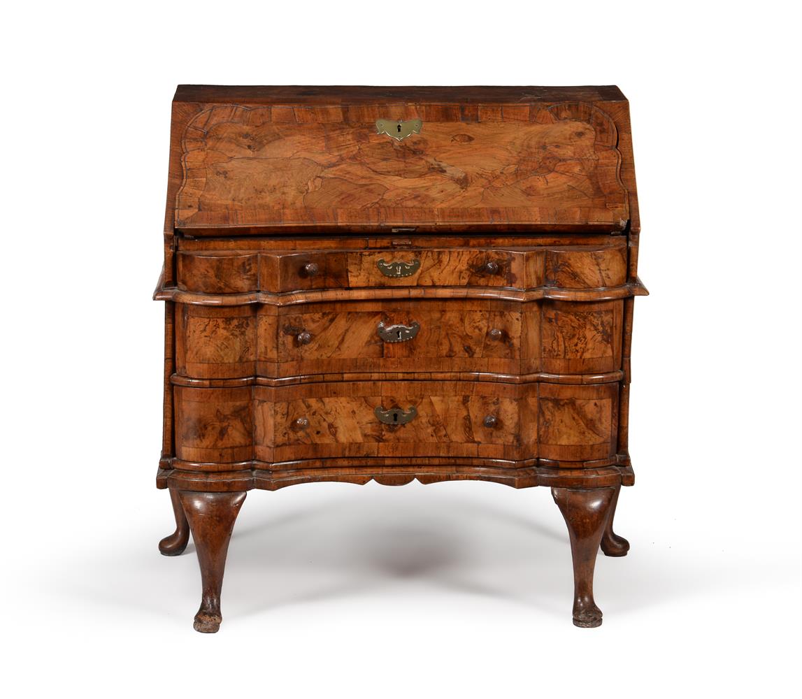 A NEAR PAIR OF SOUTH GERMAN FIGURED WALNUT AND CROSSBANDED BUREAUX, MID 18TH CENTURY - Image 8 of 8