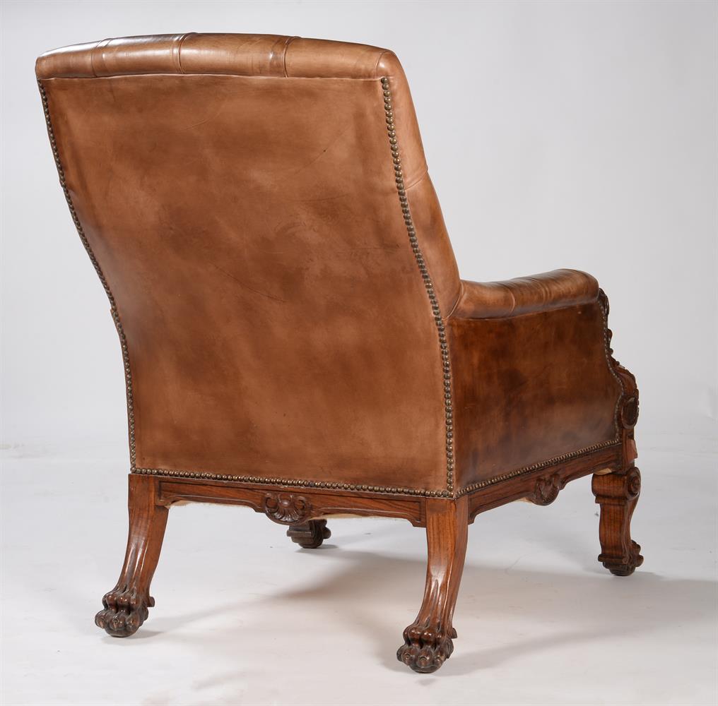 A VICTORIAN CARVED WALNUT AND BUTTONED LEATHER UPHOLSTERED LIBRARY ARMCHAR, SECOND HALF 19TH CENTURY - Image 6 of 6