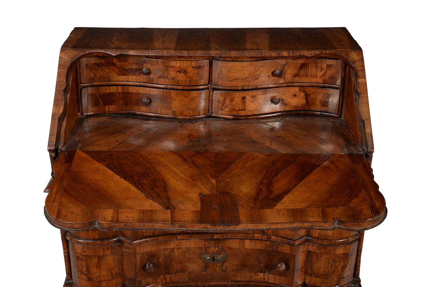 A NEAR PAIR OF SOUTH GERMAN FIGURED WALNUT AND CROSSBANDED BUREAUX, MID 18TH CENTURY - Image 7 of 8