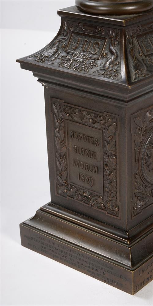 A FRENCH BRONZE DEPICTING 'COLONNE DE LA RÉPUBLIQUE', LATE 19TH CENTURY - Image 8 of 12