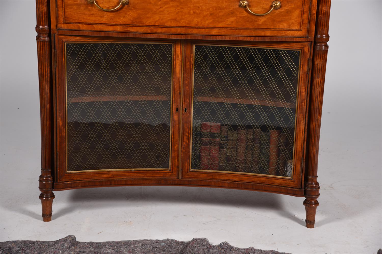 Y A GEORGE III SATINWOOD AND TULIPWOOD BANDED SECRETAIRE BOOKCASE, CIRCA 1790 - Image 3 of 6