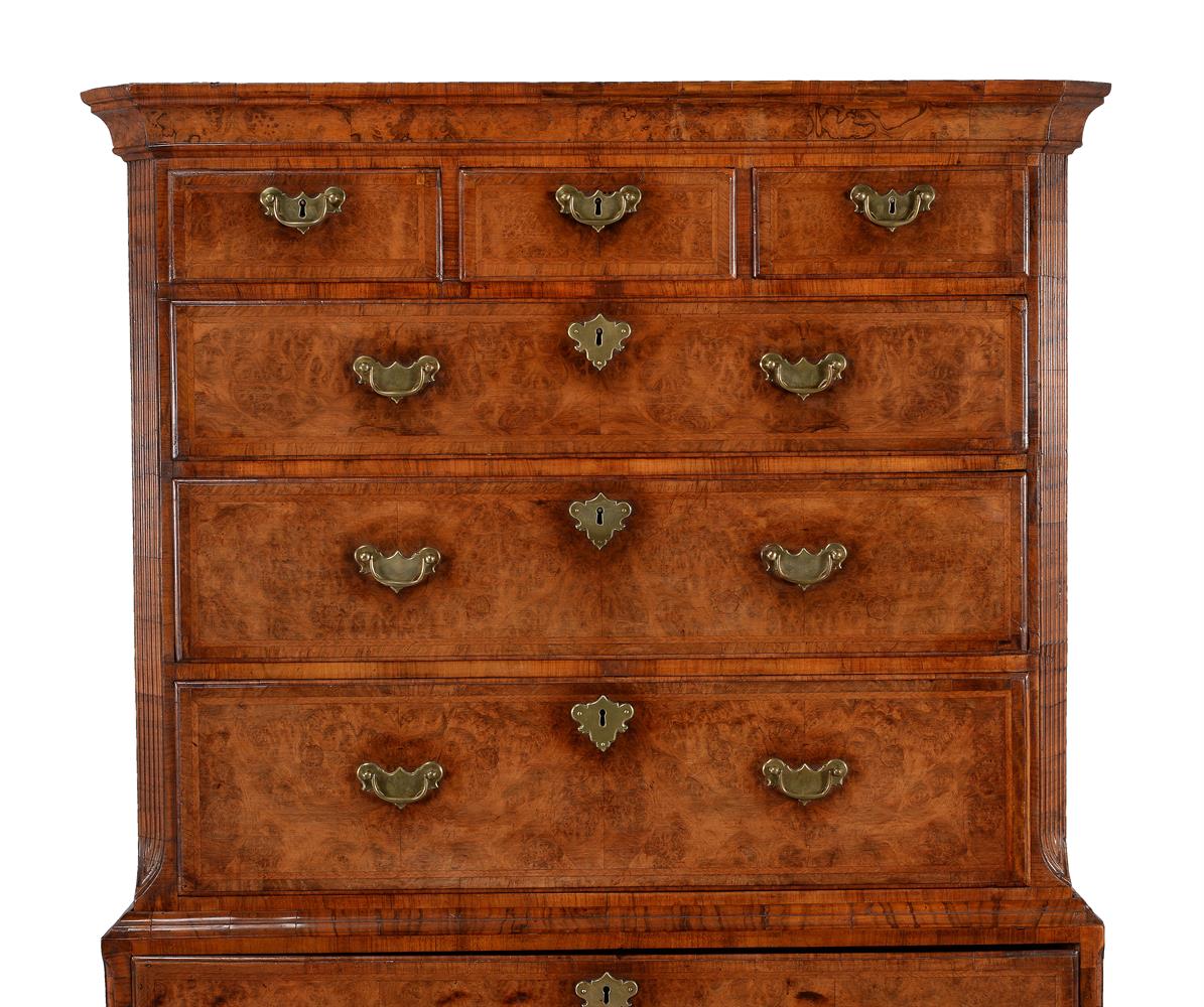 A GEORGE I BURR WALNUT SECRETAIRE CHEST ON CHEST, CIRCA 1720 - Image 4 of 5