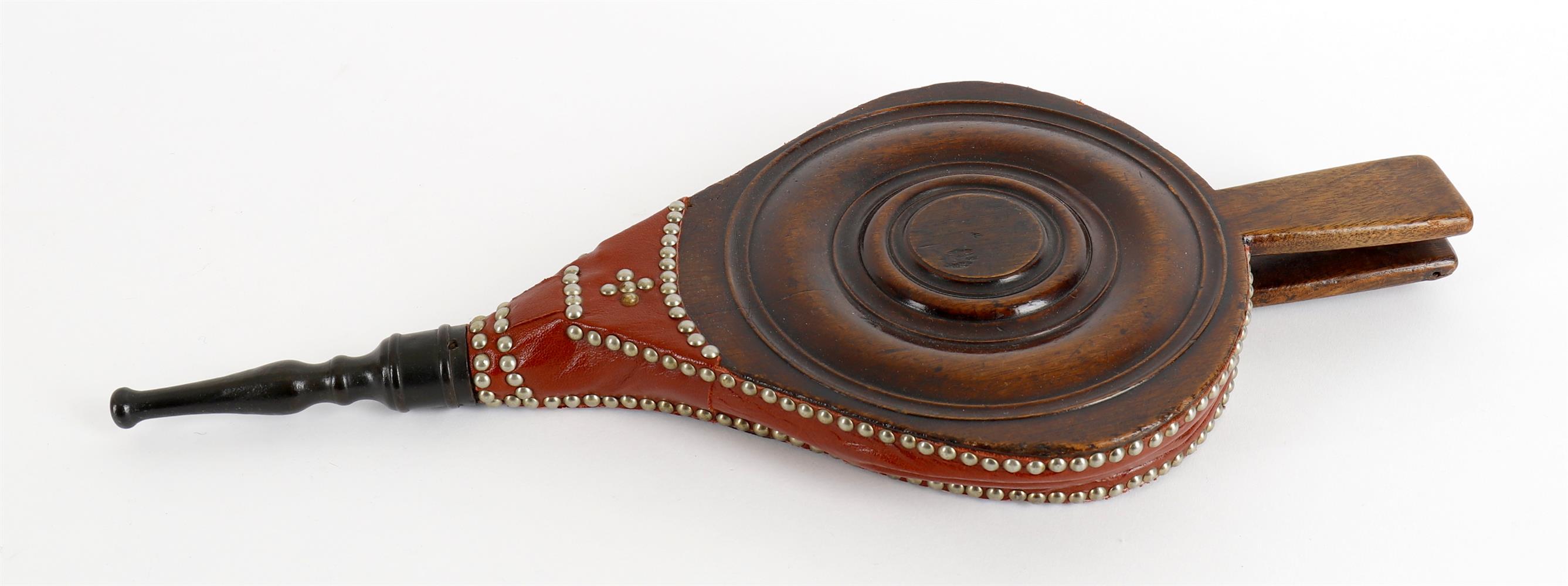 A George III style mahogany 4 bottle wine carrier - Image 2 of 3