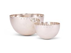A matched pair of graduated hammered silver bowls by William & Son (William Rolls Asprey)