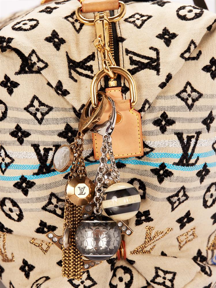 Louis Vuitton, Collection Printemps Eté 2010, Cheche Tuareg, a Monogram bag - Bild 3 aus 3