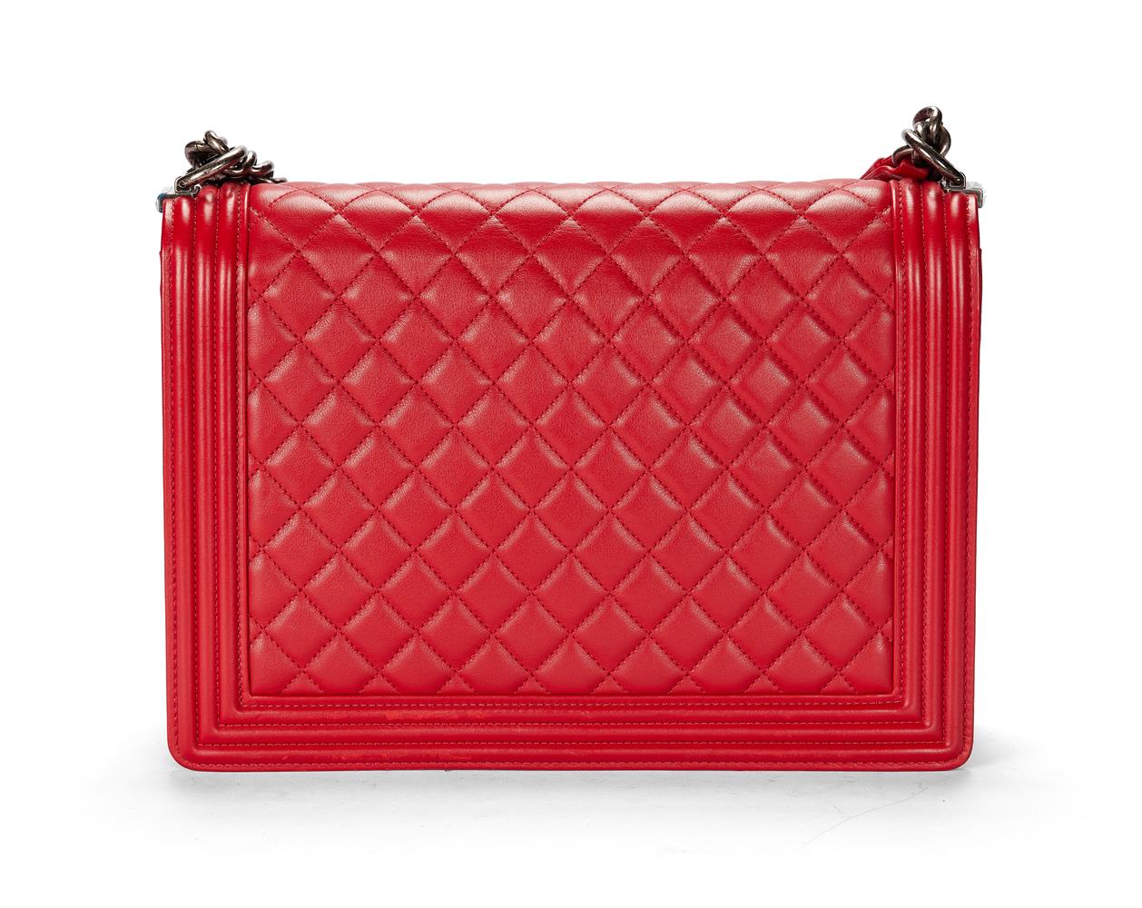 Chanel, Boy, a red calfskin quilted leather shoulder bag - Bild 2 aus 2