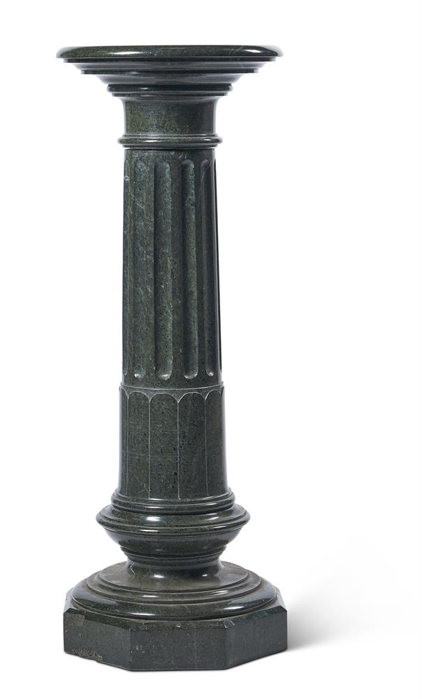 A GREEN MARBLE PEDESTAL, LATE 19TH CENTURY