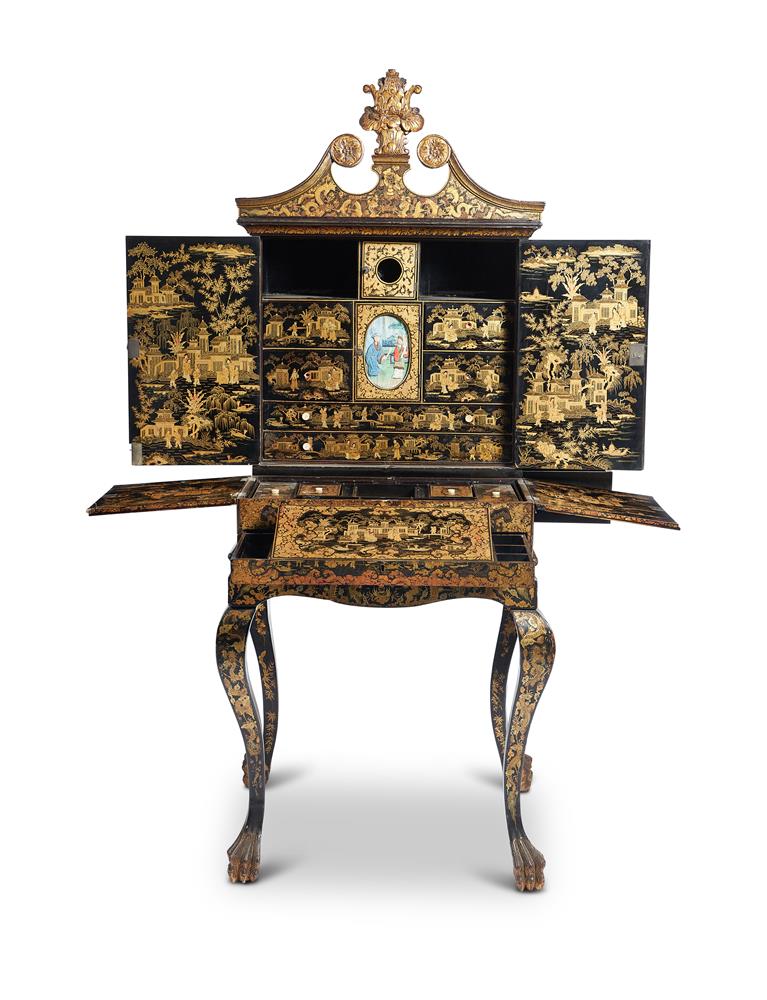 A CHINESE EXPORT BLACK AND GILT LACQUER CABINET, EARLY 19TH CENTURY - Image 5 of 12