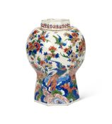 A DELFT VASE, 19TH CENTURY