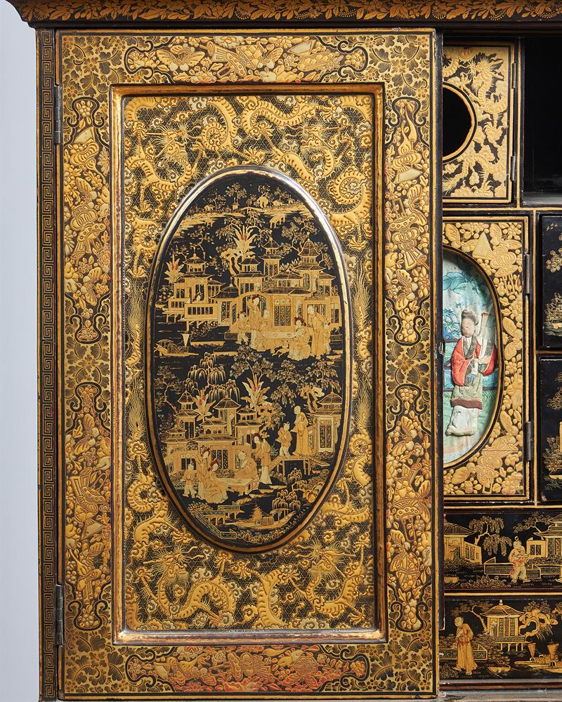 A CHINESE EXPORT BLACK AND GILT LACQUER CABINET, EARLY 19TH CENTURY - Image 12 of 12