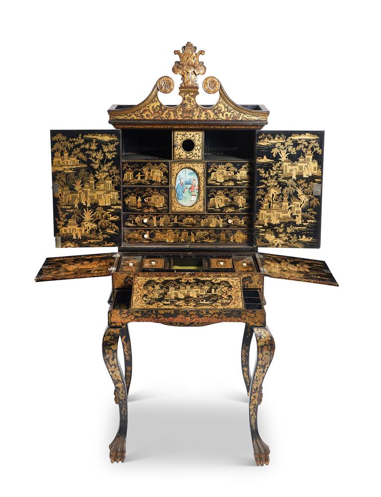A CHINESE EXPORT BLACK AND GILT LACQUER CABINET, EARLY 19TH CENTURY - Image 4 of 12