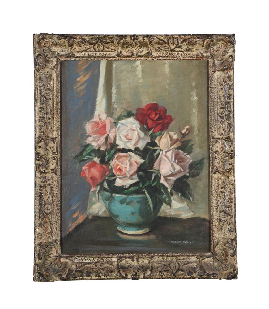 λ WILLIAM HUNTER (SCOTTISH 1890-1967), ROSES IN A BLUE BOWL - Image 2 of 3