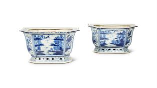 A PAIR OF CHINESE PORCELAIN JARDINIERES, CIRCA 1800