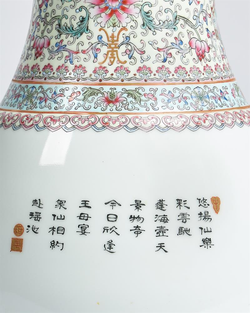 A CHINESE REPUBLIC PERIOD PEAR SHAPED VASE - Image 2 of 2