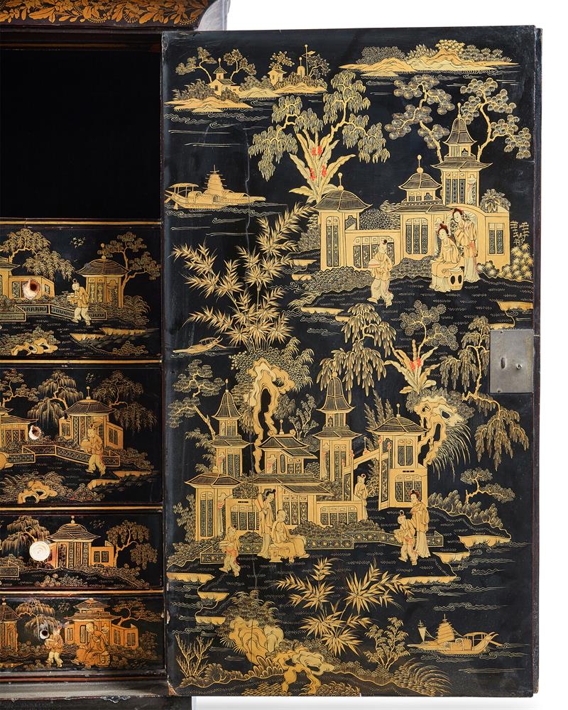 A CHINESE EXPORT BLACK AND GILT LACQUER CABINET, EARLY 19TH CENTURY - Image 9 of 12