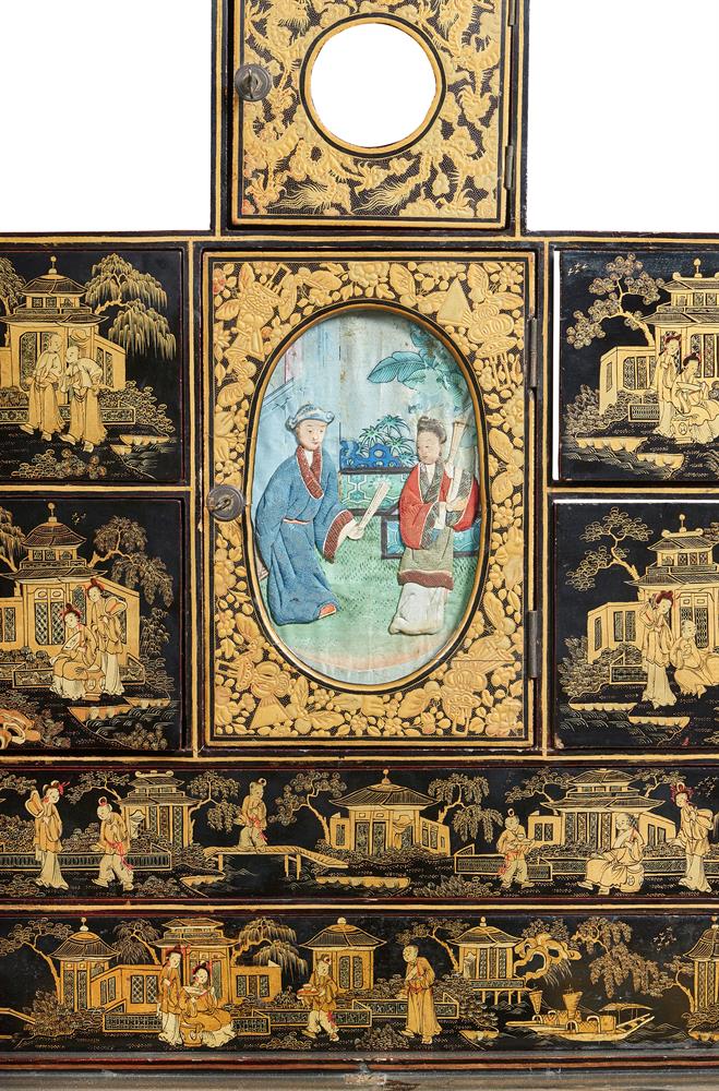 A CHINESE EXPORT BLACK AND GILT LACQUER CABINET, EARLY 19TH CENTURY - Image 8 of 12