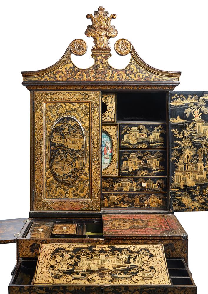 A CHINESE EXPORT BLACK AND GILT LACQUER CABINET, EARLY 19TH CENTURY - Image 11 of 12