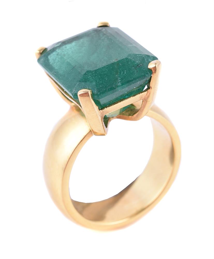 A single stone emerald dress ring