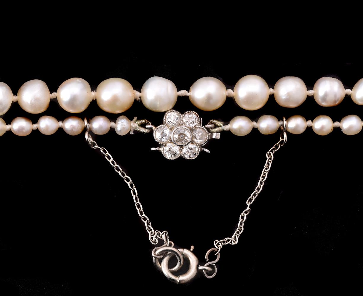 A pearl necklace with a diamond cluster clasp - Image 3 of 3