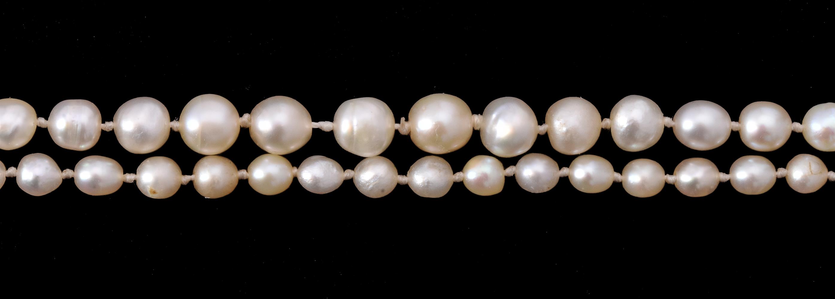 A pearl necklace with a diamond cluster clasp - Image 2 of 3