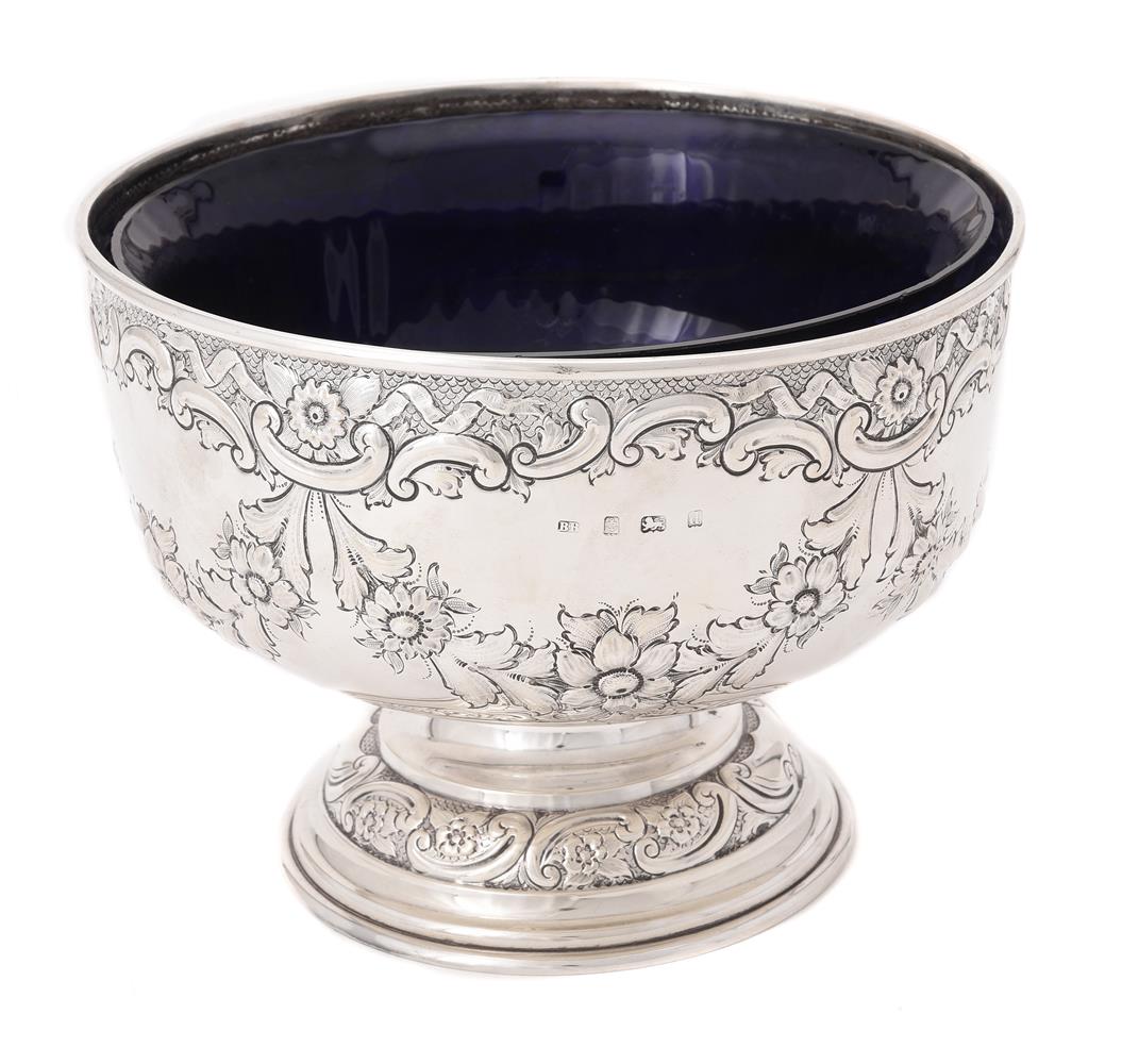 An Edwardian silver pedestal rose bowl by Barker Brothers - Image 2 of 2