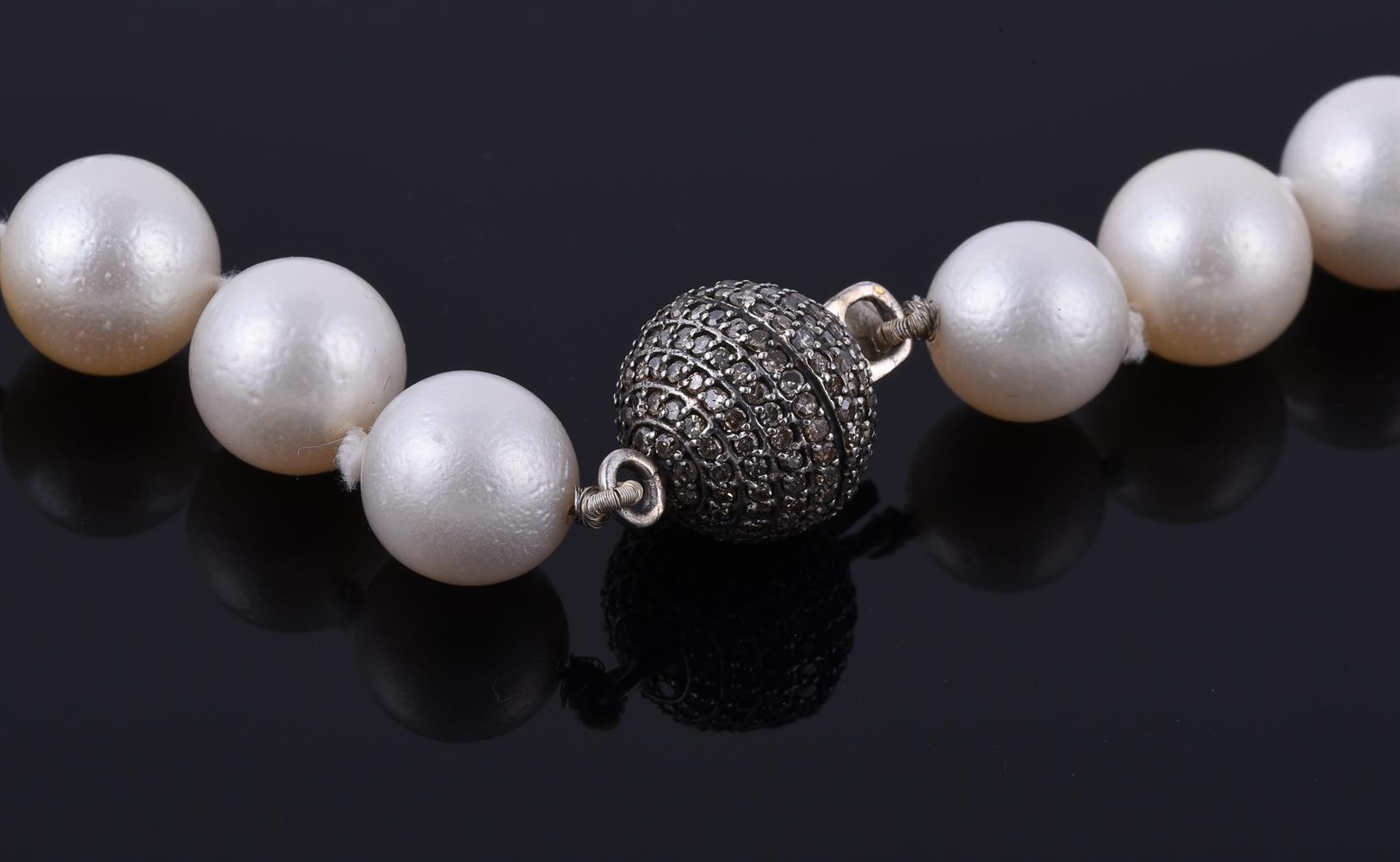 A South Sea cultured pearl necklace - Image 2 of 2