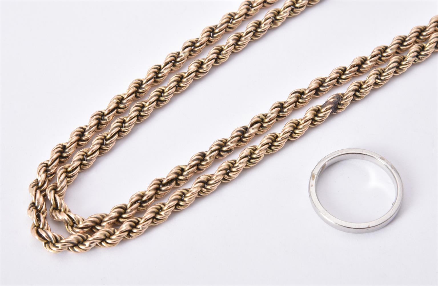 A 9 carat gold rosetwist chain necklace