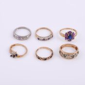 Five 9 carat gold rings